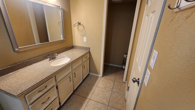 Building Photo - 2508 W Dallas Ct