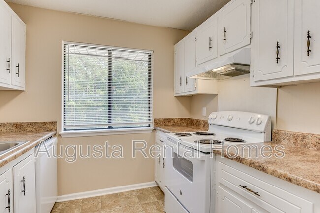 Building Photo - 3510 Woodlake Rd
