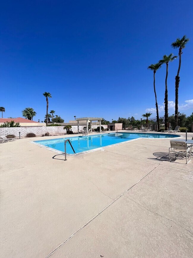 Building Photo - North Palm Springs Beauty $250 off first m...