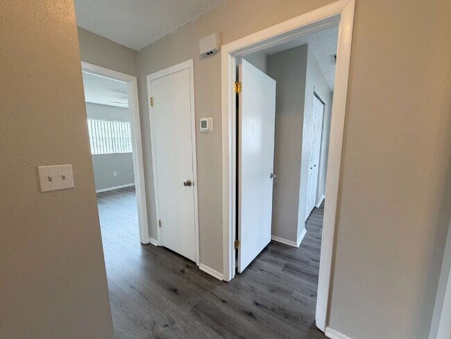 Building Photo - "Charming 3-Bed, 2-Bath Retreat in Spring Hill with 1,327 Sq Ft of Comfort!"