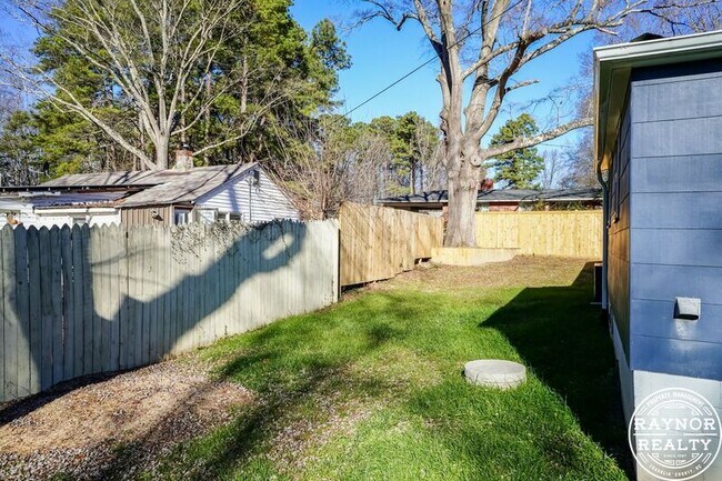 Building Photo - 429 N Main St