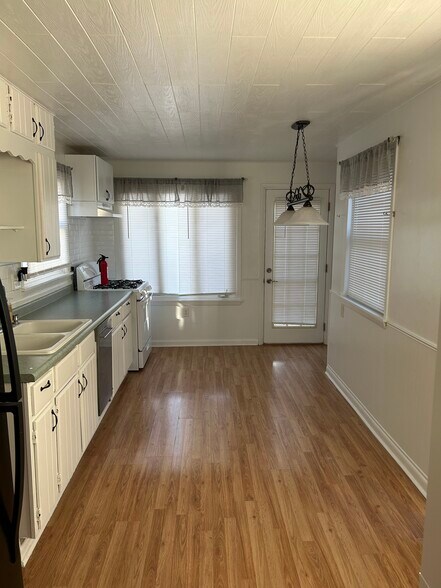 Kitchen - 3718 15th Ave