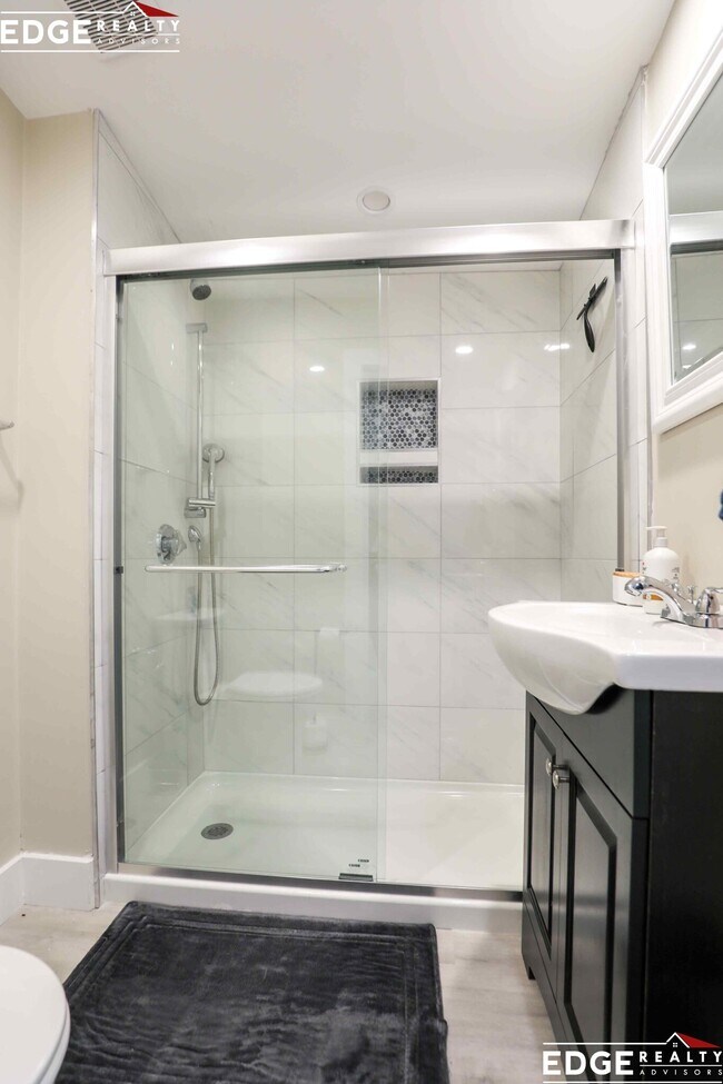 Building Photo - 131 Murdock St