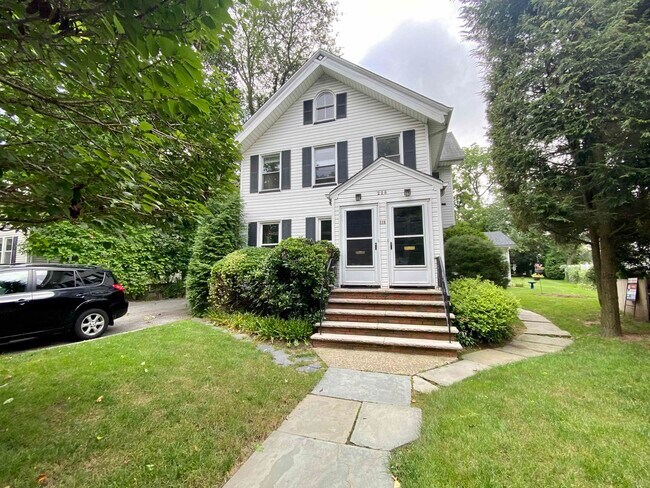 Primary Photo - 228 Tenafly Rd