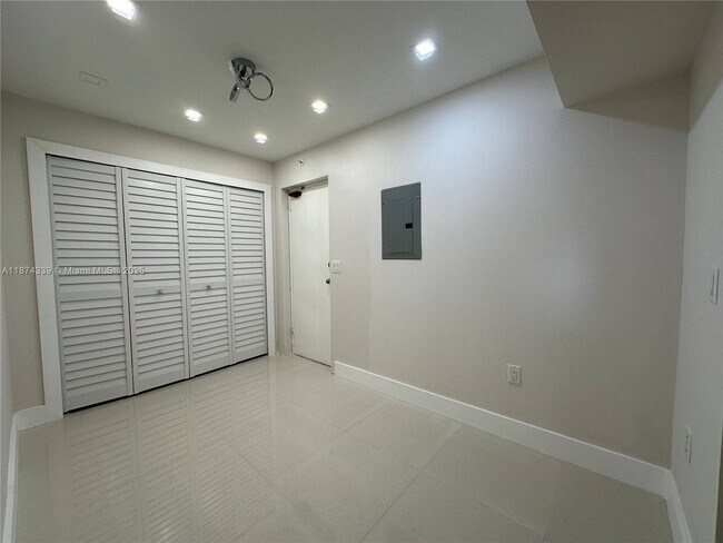 Building Photo - 10185 Collins Ave