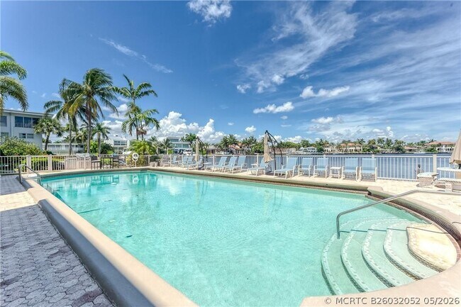 Building Photo - 2717 Yacht Club Blvd