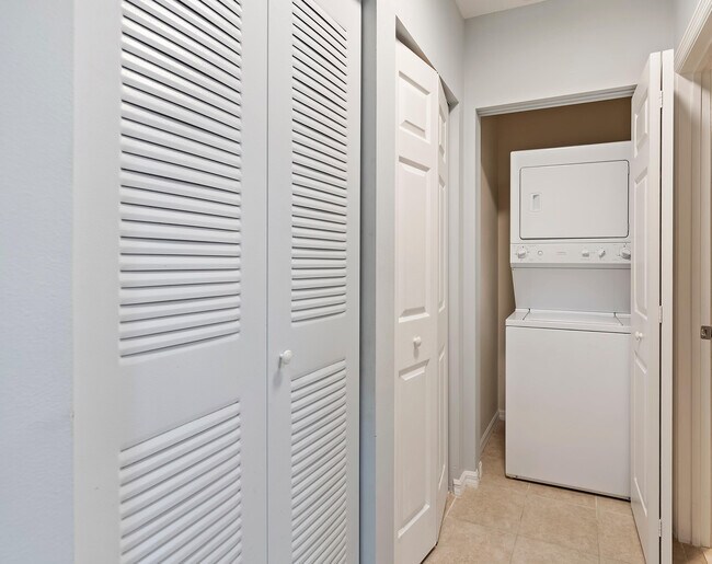 Building Photo - 511 Lucerne Ave