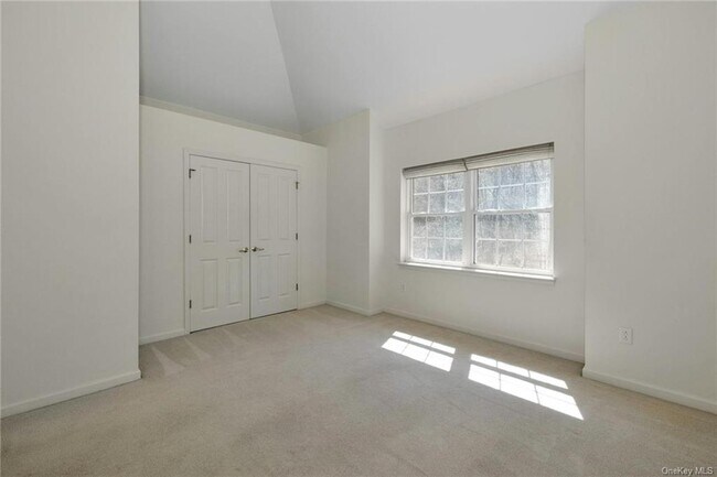 Building Photo - 31 Underhill Dr