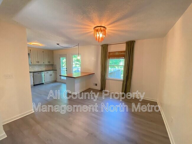 Building Photo - 410 Riverlake Ct