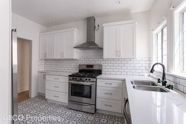 Building Photo - 1 br, 1 bath Apartment - 201 S Arnaz Drive...