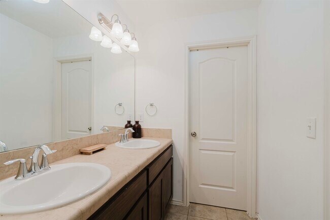 Building Photo - 5704 Montevista Dr