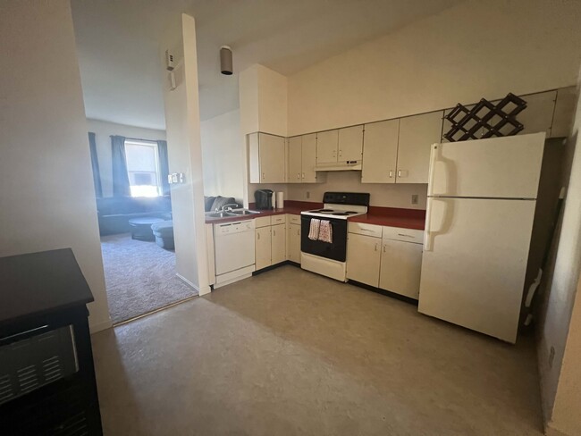 Dine-in kitchen with a dishwasher. - 906 Russell Blvd