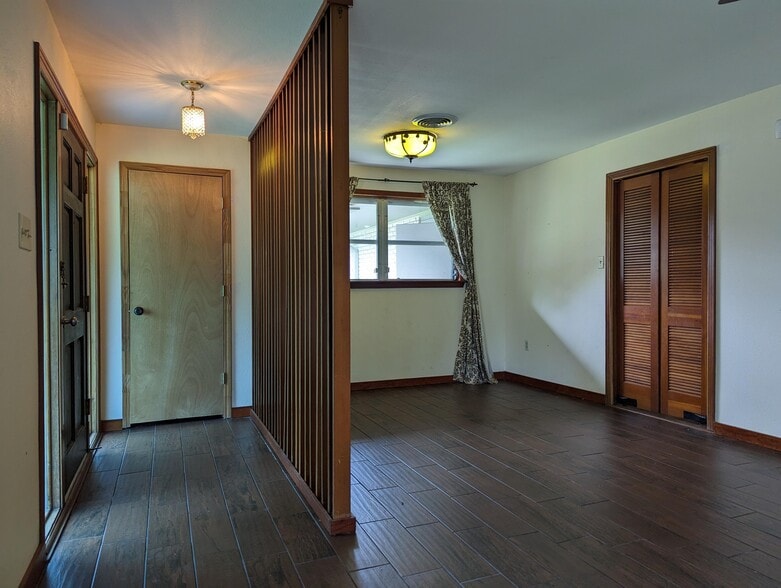 Building Photo - 917 Fremaux Ave