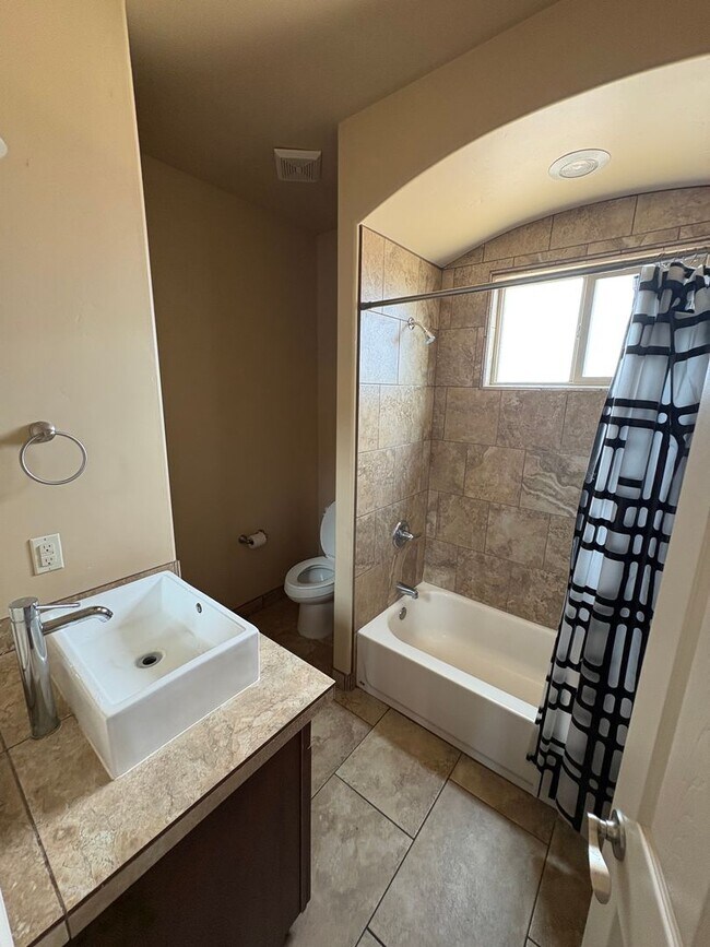 Building Photo - Charming 3 bedroom/2 bathroom Home located in Las Cruces !