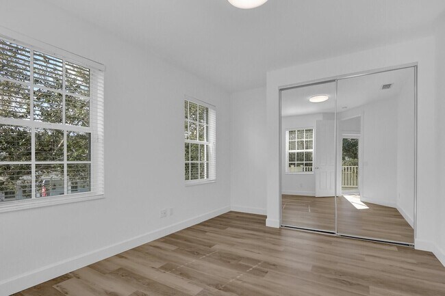 Building Photo - 199 Barbados Dr