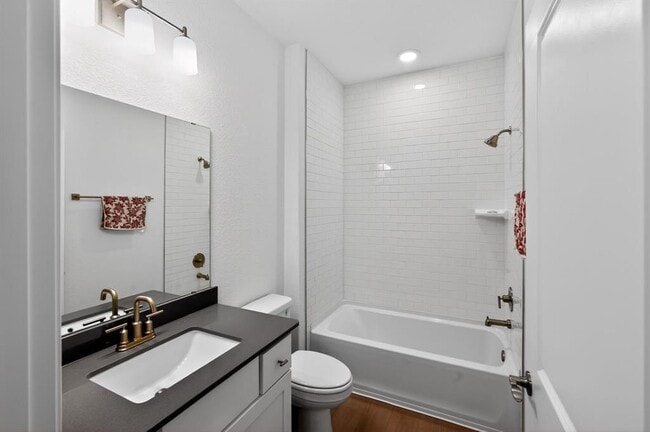 Building Photo - 304 Livewater Ln