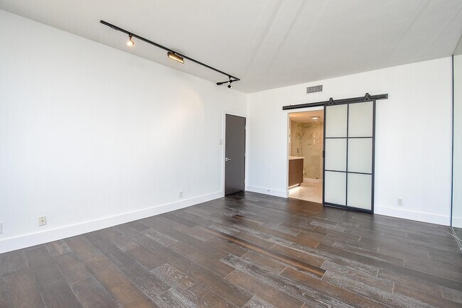 Building Photo - 49 Briar Hollow Ln