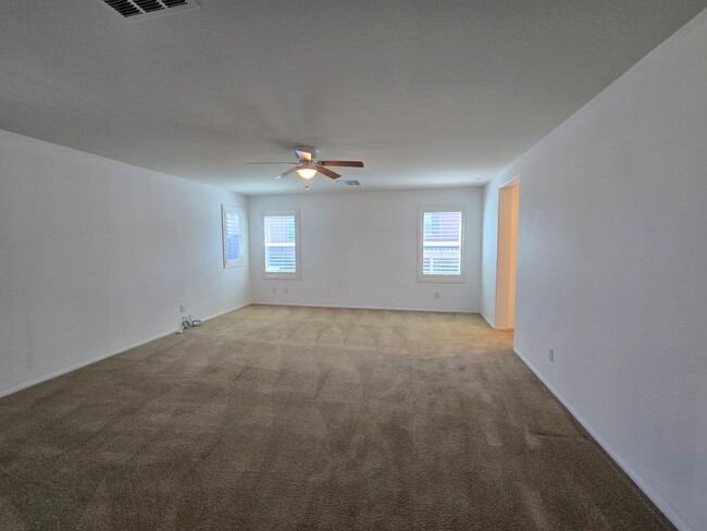 Building Photo - A Fabulous 5 Bedroom Home in Henderson