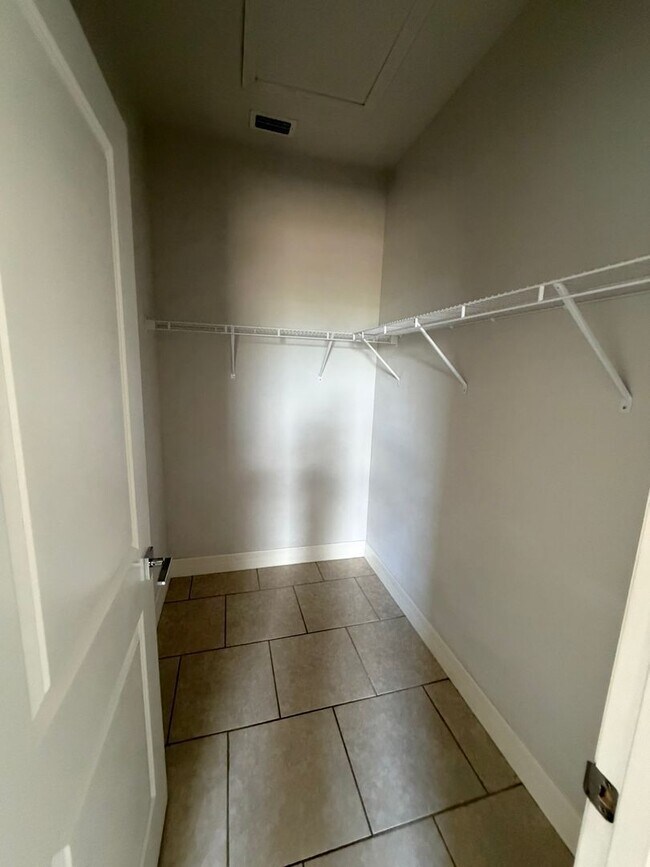 Building Photo - 1131 San Cristobal Ave