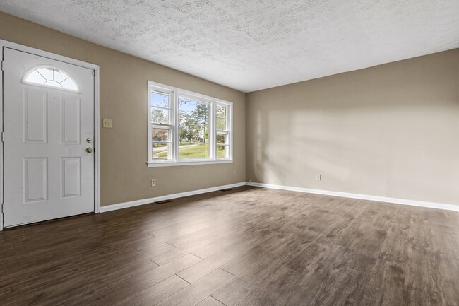 Building Photo - 2461 Mirahill Dr