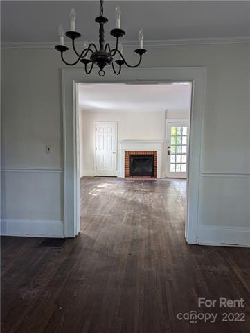 Building Photo - 904 Edgewood Cir