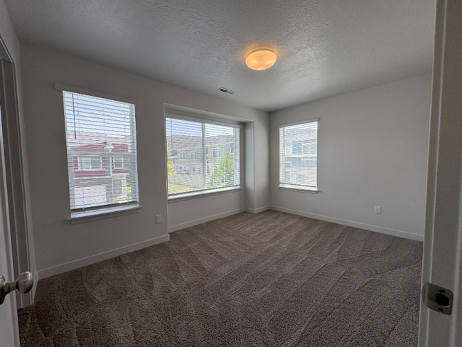 Building Photo - 4287 E Golden Cir