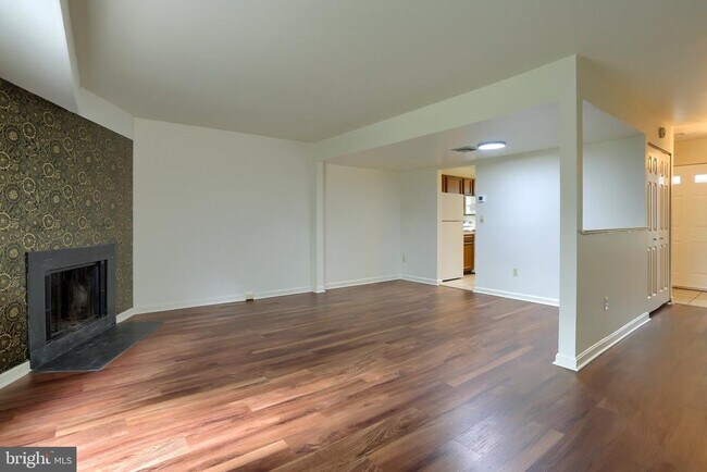 Building Photo - 730 Cambridge Ct