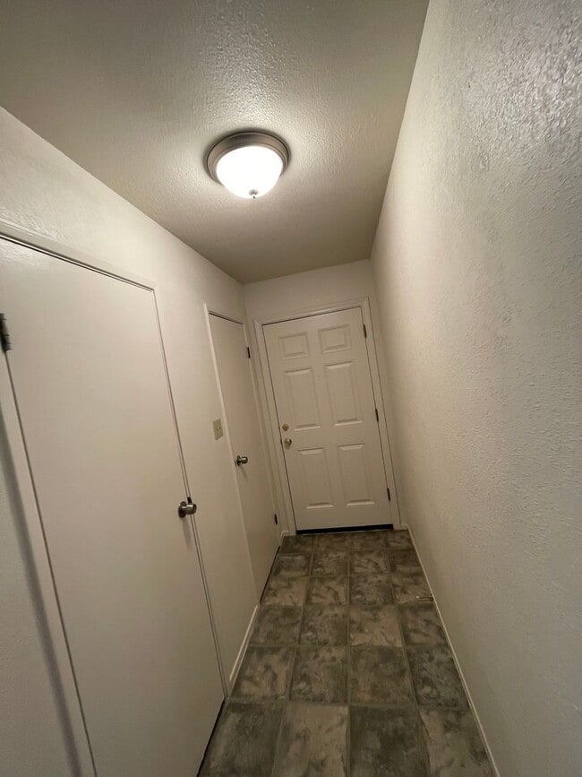 Building Photo - NOW AVAILABLE!! Very Nice Home In Gustine