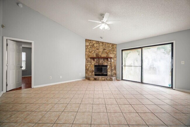 Building Photo - Charming 3-Bedroom, 2-bathroom Gem Awaits!