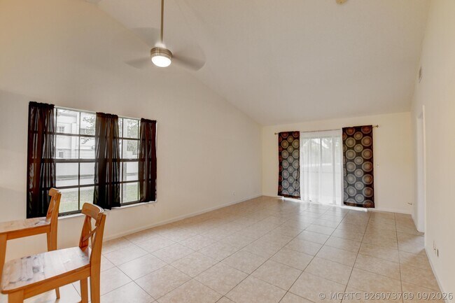 Building Photo - 499 Hardwood Pl
