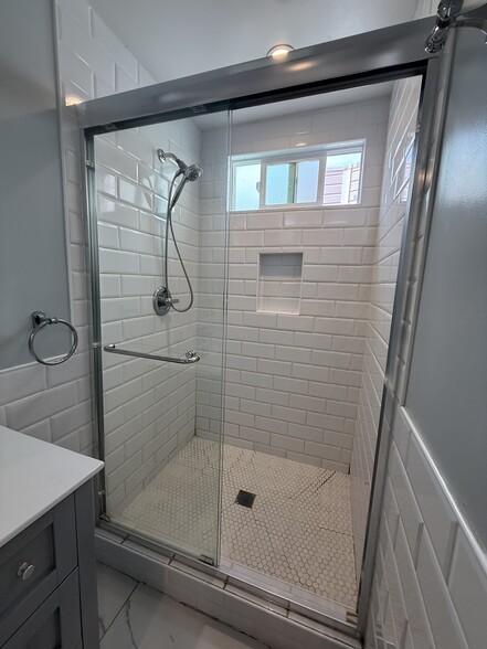 Building Photo - 419 Naples St