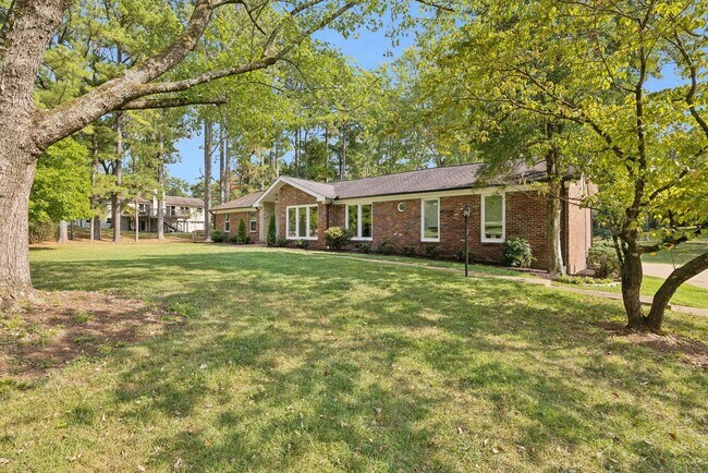 Building Photo - Completely renovated ranch 4BR/4BA ranch h...