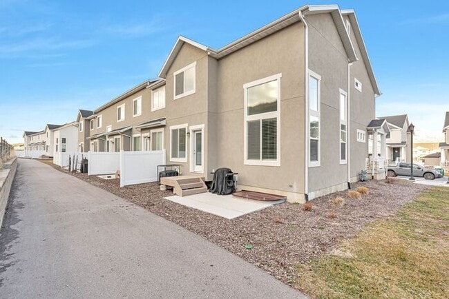 Building Photo - ROW END TOWNHOUSE W 2 CAR GARAGE + AMENITIES