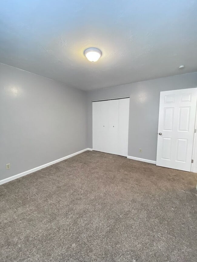 Building Photo - 146-146 Parrish Ln