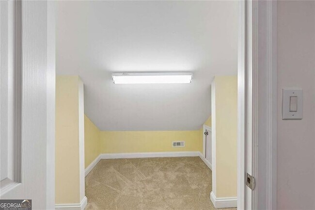 Building Photo - 805 Holmes St NW