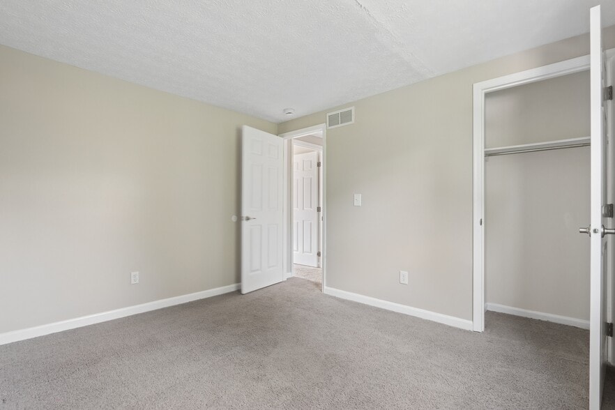 Building Photo - 953 S Spring Rd