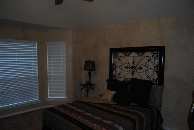 Building Photo - VIEW NOW/COMING SOON - Charming 3 Bed Home in NRH | Open Kitchen + Spacious Backyard