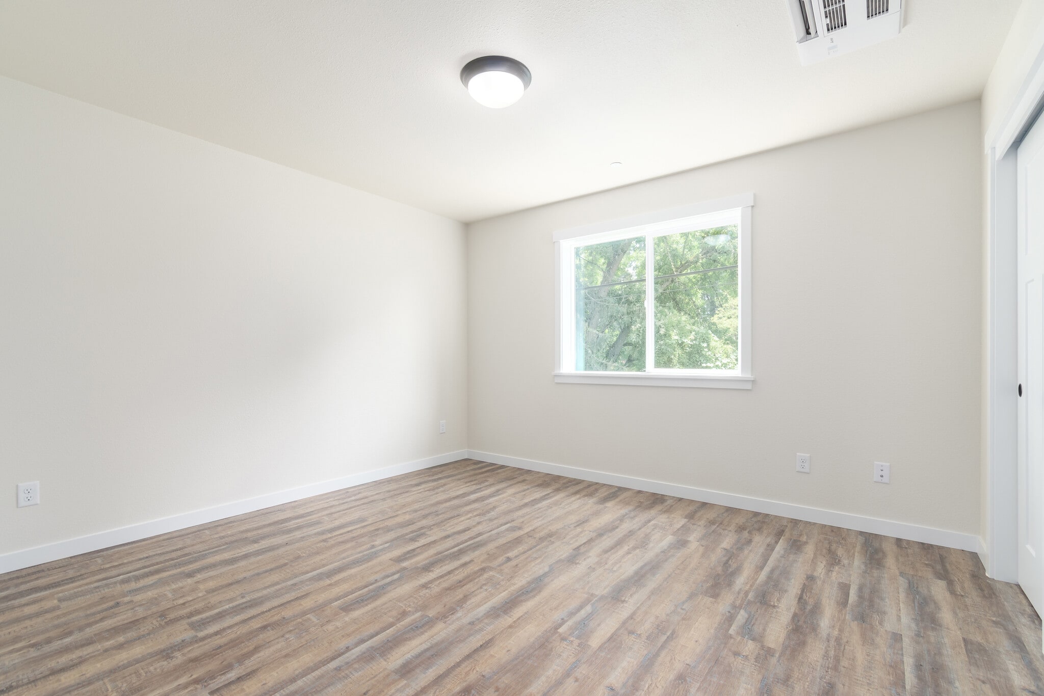 Building Photo - 2104 Westwood Ln
