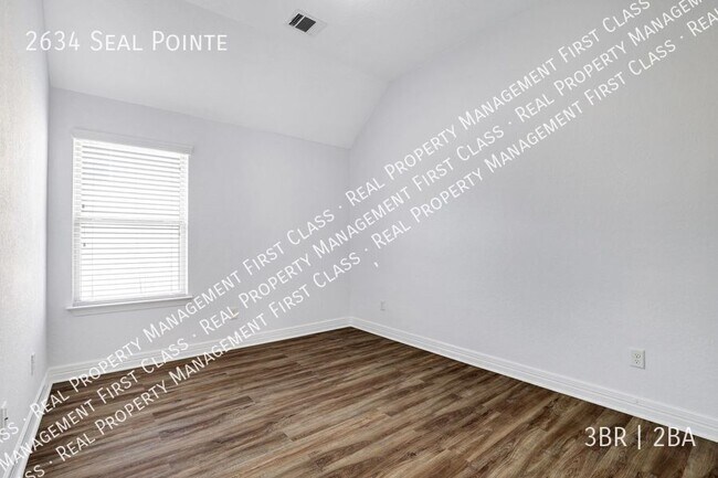 Building Photo - 2634 Seal Pointe