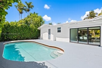 Building Photo - 20515 NE 19th Ct