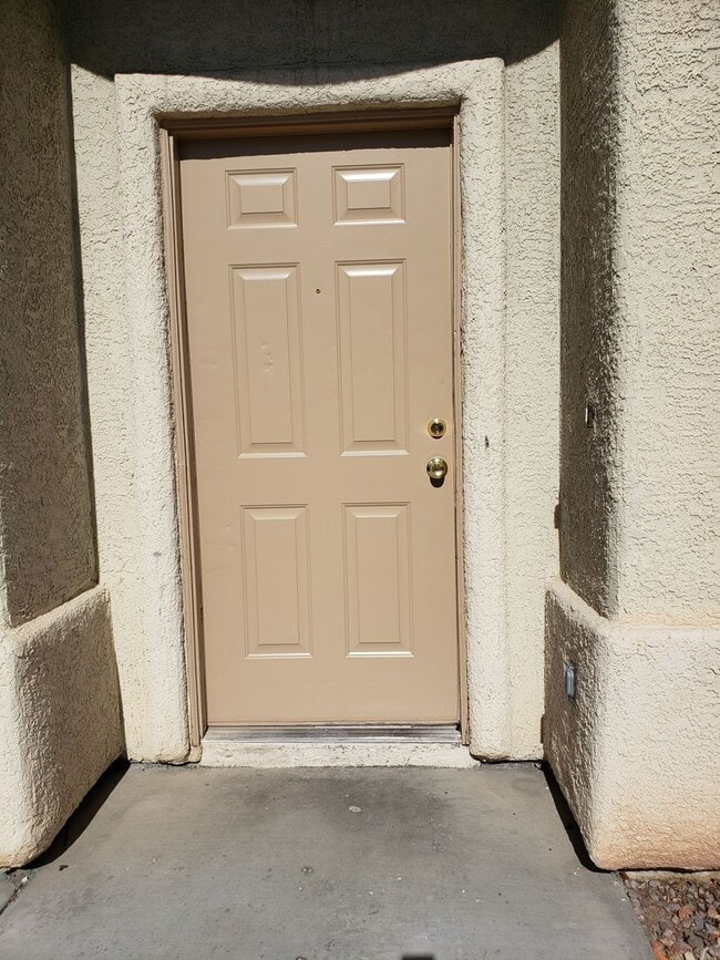 Building Photo - ADORABLE 2 STORY CORNER HOME