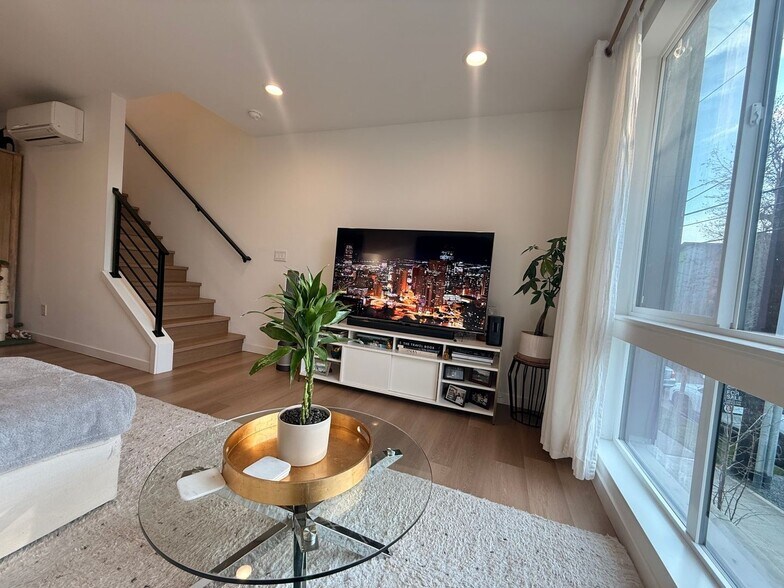 Building Photo - 7512 43rd Ave S