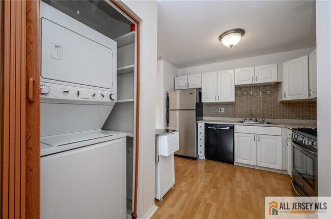 Building Photo - 628 Cricket Ln