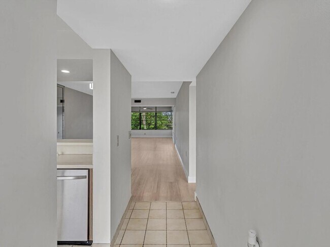 Building Photo - 1711 Whitehall Dr