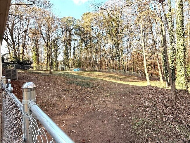 Building Photo - 4359 Parkview Dr