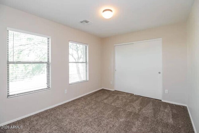 Building Photo - 7811 S 63rd Dr