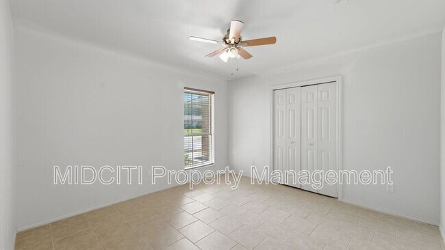 Building Photo - 1233 Hollyhock Ln