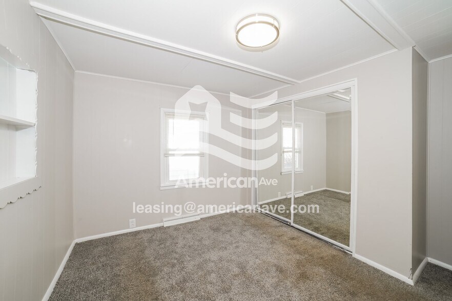 Building Photo - 2227 N Northcrest Dr