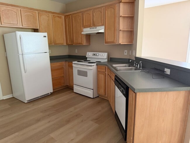 Building Photo - Fully Renovated 2 Bedroom/ 2 Bathroom Home with Garage-Village at Old Towne