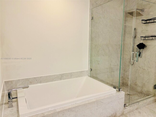 Building Photo - 801 S Miami Ave